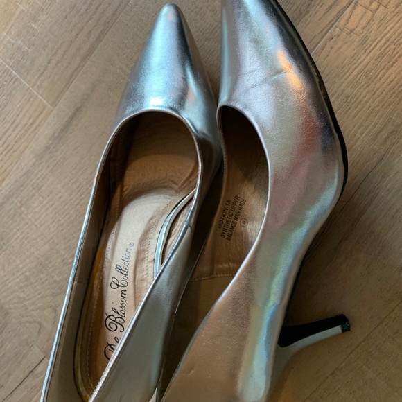 Silver pumps - Picture 1 of 2